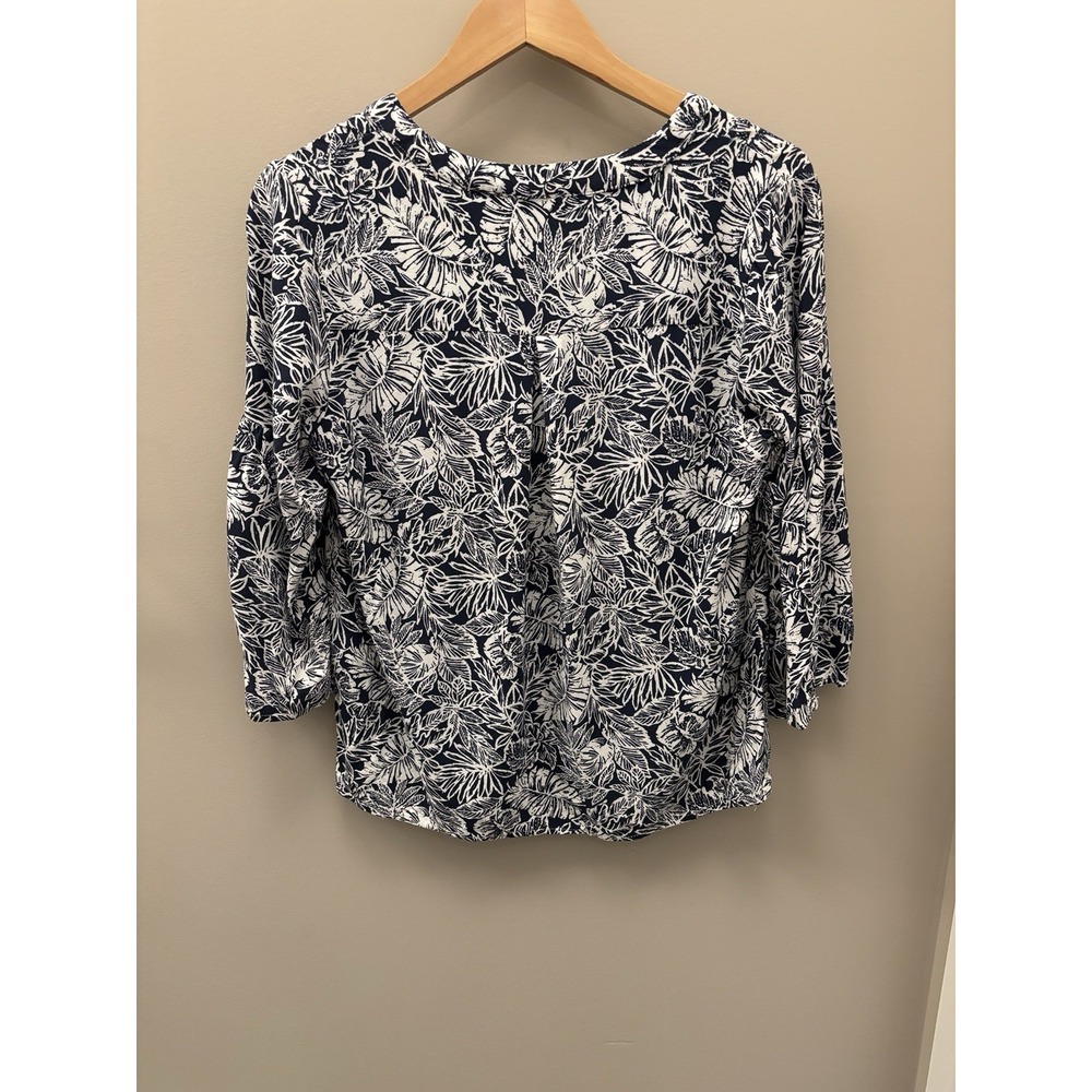 Anne Carson Top Womens M Navy White Leaf Rayon V-Neck Buttons Popover Summer - Picture 8 of 12
